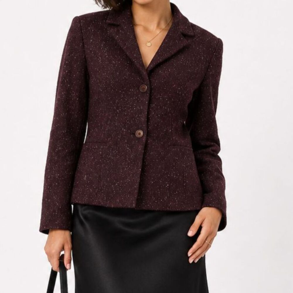 Made in Italy, wool blend structured blazer. EU44